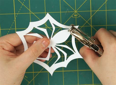 Jack skellington, the pumpkin king of halloween town, is bored with doing the same thing every year for halloween. Otaku Crafts: Nightmare Before Christmas Snowflake