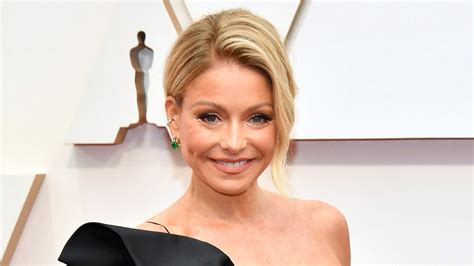 Kelly Ripa Shares Gray Roots On Instagram During Quarantine — Photos Allure