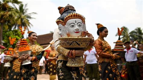 Boun Pi Mai Lao - Laos New Year Festival - Amasia Travel