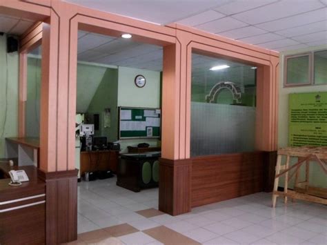 Sekat jenis ini biasanya digunakan di kantor, agar ruangan tidak terkesan sempit meski banyak aktivitas karyawan. Konsep 40+ Pembatas Ruangan Dari Triplek