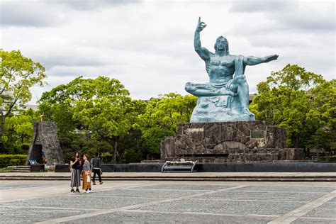 August 2004 durch bürgermeisterin renate canisius im beisein des japanischen konsuls toshihiko mochizuki und eines überlebenden des atombombenabwurfs auf nagasaki, kazuo soda, eingeweiht. Nagasaki Peace Park and the 26 Martyrs » Simone Armer