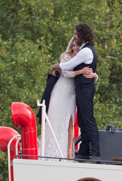 Cut heath house, parsonage lane, farnham common, slough, sl2 3pa. First pictures of Russell Brand and Laura Gallacher's ...