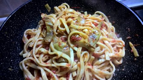 Per iniziare la preparazione delle tagliatelle fresche cremose con gamberetti e pomodoro dovete amalgamate il tutto e dedicatevi quindi alla cottura delle tagliatelle. TAGLIATELLE CON RAGU DI CARCIOFI - DA PINO IN CUCINADA ...
