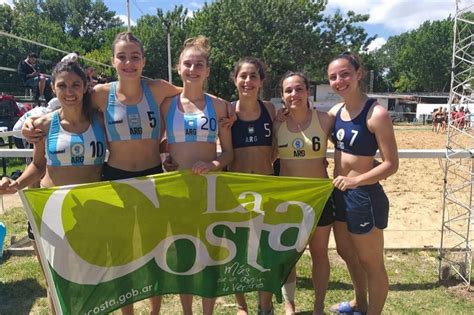 Las jugadoras argentinas de beach handball defendieron la elección de su vestimenta. Quién es la joven promesa costera convocada para la ...