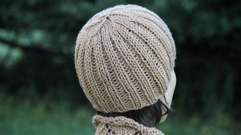 While there are many different ways you can knit a hat, the method presented in this tutorial is one of the simplest. How to knit a ribbed hat. Video tutorial with detailed ...