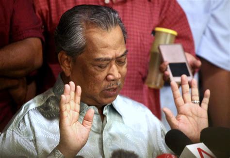 Khairuddin and matthias cannot be charged under sosma and given bail. Khairuddin Tolak Muhyiddin, Hanya Iktiraf Tun M - Semasa ...
