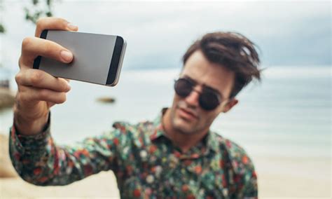Research Says Men Who Take Selfies Have Psychopathic Tendencies