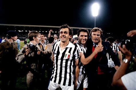 Zbigniew boniek, który miesiąc temu został wybrany do komitetu wykonawczego uefa, będą obradować w manamie podczas 67. CALCIO Champions League: le finali della Juve (3) - 1985 ...