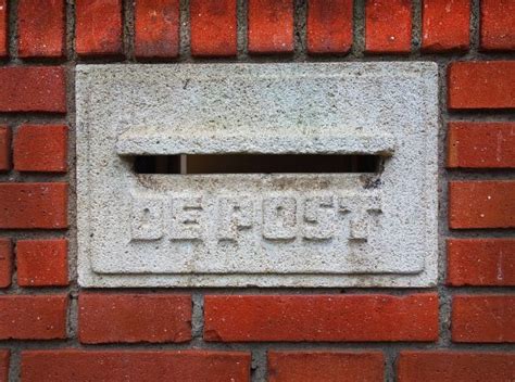 Cette plaque signalétique est très facile à créer avec notre configurateur en ligne. Bien choisir l'étiquette pour votre boîte aux lettres ...