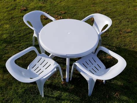 Plastic Garden Table And Chairs Set This Set Includes A Folding Table