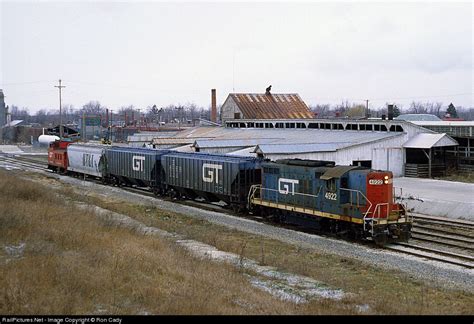 Gtw 4922 Grand Trunk Western Emd Gp9 At St Johns Michigan By Ron Cady