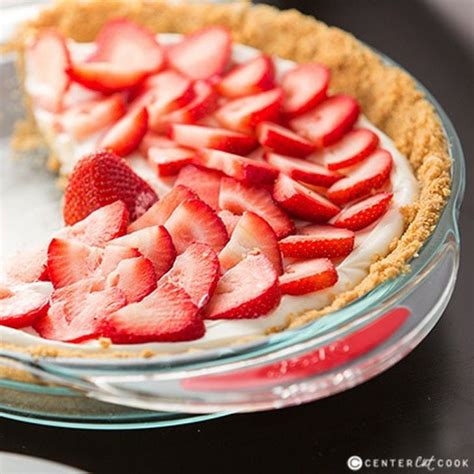 Strawberries And Cream Pie Recipe Desserts With Graham Cracker Pie Crust Cream Cheese