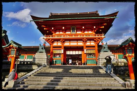 This intriguing shrine was dedicated to the god of rice and sake by the hata clan in the 8th century. Lalalaland...: Fushimi Inari Taisha