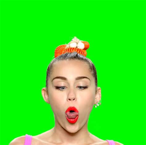 Miley Cyrus Shows Off Ridiculous Tongue Skills In New Mtv Vma Promo