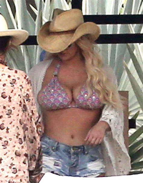 Jessica Simpson Soaking Up The Sun In Mexico Photos The Blemish