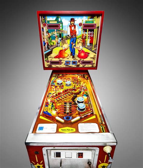 El juego monopoly ha tenido nuevas versiones con el paso de los años. Como hacer un Pinball o Flipper casero | Pinball, Cómo ...