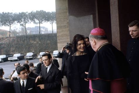 St C117 T50 62 First Lady Jacqueline Kennedy At Pontifical North