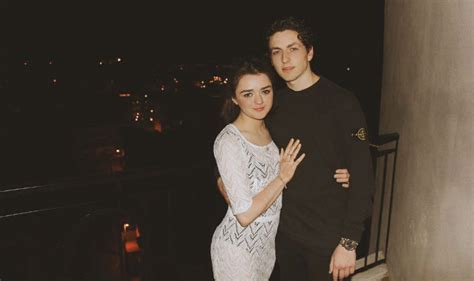 Game Of Thrones Star Maisie Williams Instagram Photos With Boyfriend