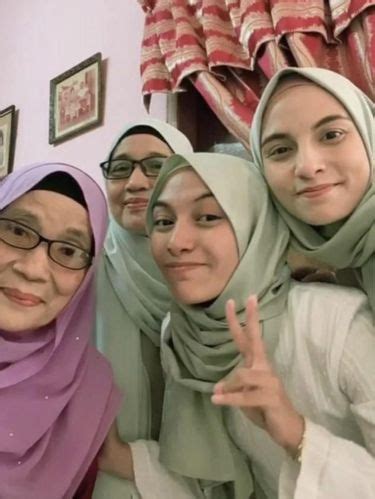 Family weekend bersama keluarga bahagia di jerman | adik kakak duet di kota wetzlar jerman. Emak-emak Awet Muda Viral di TikTok, Bak Kakak Adik dengan ...