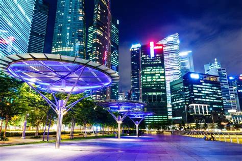 Singapore is a place where old and new are woven together in an endless thread. Singapore - Savvy Navigator