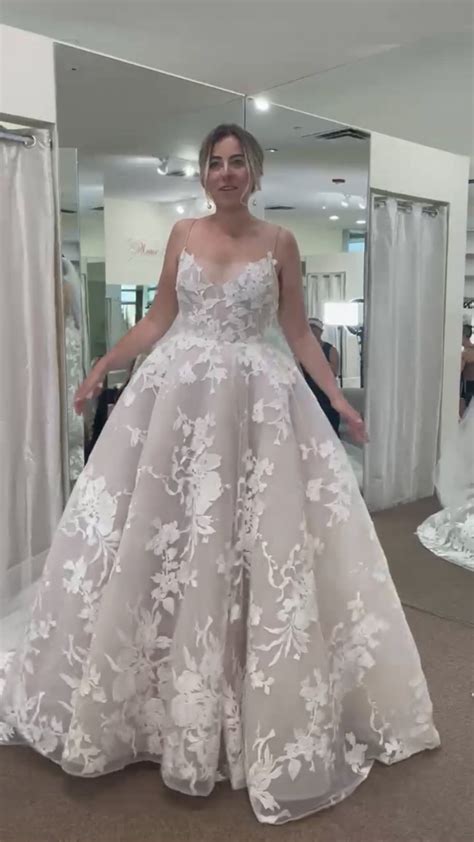Monique Lhuillier Maeve Unaltered New Wedding Dress Save 47 Stillwhite