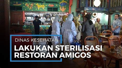Selain itu pihaknya juga membagikan alat pelindung diri (apd) masker, ditambah hand sanitizer dan vitamin kepada petugas kebersihan, untuk mencegah penularan virus corona saat bekerja di lapangan, mengingat mereka juga termasuk orang yang rentan terserang virus. Kenakan Alat Pelindung Diri, Petugas Medis Dinkes DKI ...