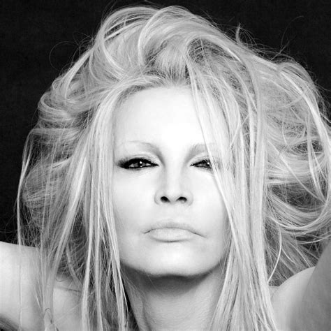 Gli allori, la fama, ma anche i primi passi falsi, gli alti e bassi, le accuse di plagio (e un ma è quasi impossibile ripercorrere una vita vissuta intensamente, come quella di patty pravo, in costante sfida con se stessa e con il mondo che la. Patty Pravo - BIGLIETTI ESAURITI