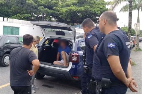 Jovem Pula De Carro De App Em Movimento Medo De Estupro No Litoral