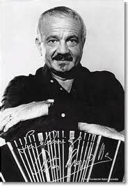 Benvenuti nell'unica vetrina ufficiale sulla storia, le opere e la vita di uno dei più controversi e grandi autori e musicisti dello scorso secolo. Tangology 101 - Alternative Tanda 7: Astor Piazzolla