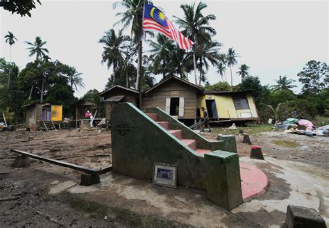 Mereka ditempatkan di 21 pusat pemindahan selepas shahidan berkata, pengurusan bencana banjir di terengganu dan kelantan berjalan lancar setakat ini dengan keanggotaan mencukupi, selain turut. Banjir di Pahang, Johor, Kelantan beransur pulih | MalaysiaNow