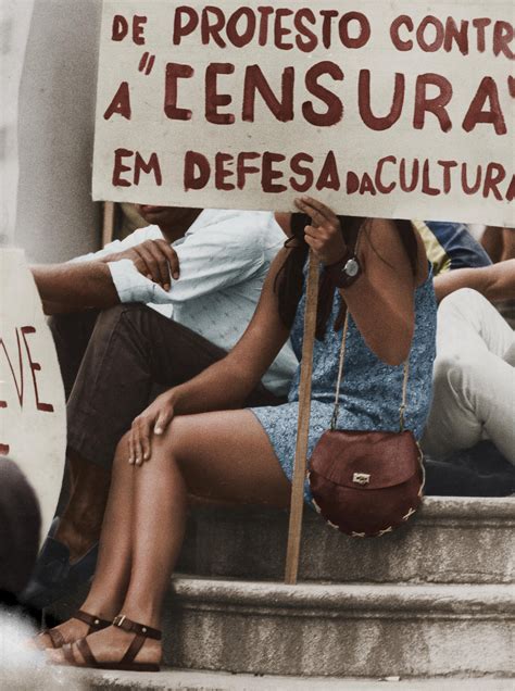 Artistas Protestam Contra A Ditadura Militar Colorizado Por Mim