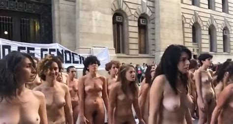 Mujeres Desnudas Frente A Tribunales En Argentina Burdas Cl