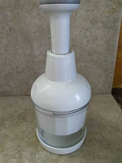 Pampered Chef Push Function Food Chopper White 2585 New 99901025854