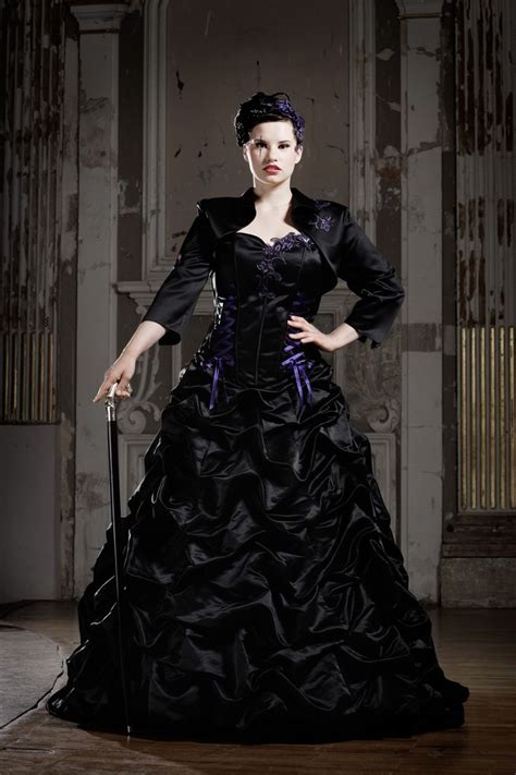 Hochwertiges design für besondere menschen: Feist Curve Size - Lucardis Feist - Extravagante Brautmode ...