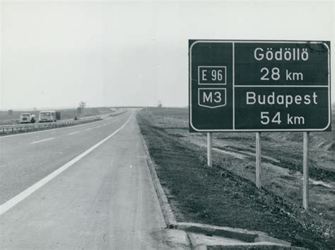 In the real world, m3's eastern end is at road 41, approximately 30 km far from the ukrainian border, and 93 km far from the. Az M3-as autópálya Budapest felé vezető szakasza | Lechner ...
