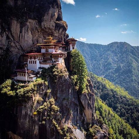 The Tiger S Nest In Bhutan Buddhist Temple Luxury Tours Bhutan