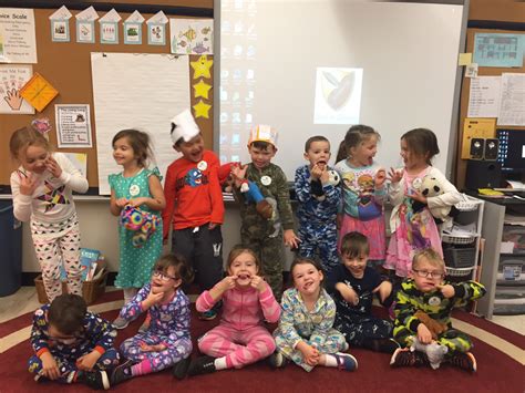 Pajama Day At Topsail Elementary Mrs Beaumasters Kindergartenclass