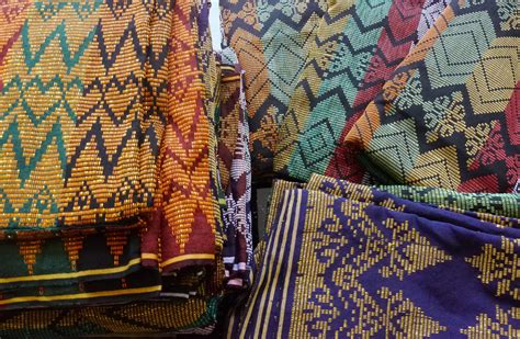 Handwoven Malong From Maguindanao Philippine Fashion Philippine Art