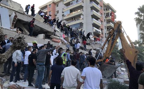 Terremoto En Turqu A Deja Al Menos Muertos Y Heridos