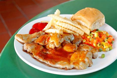 10 Must-Try WESTERN FOOD Stalls In Singapore – From Wow Wow West, Tom’s