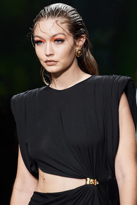 Versace Spring 2020 Ready To Wear Fashion Show Vogue Versace Fashion