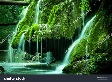 Bigar Waterfall Caras Severin Romania Izvorul Foto De Stock Editar