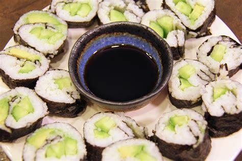 How To Make Homemade Cucumber Avocado Sushi Roll In 15 Minutes