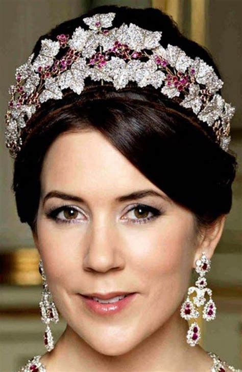 Tiara Mania Queen Desiree Of Swedens Ruby Parure Tiara