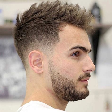 coupe de cheveux homme implantation en v - Coupe pour homme