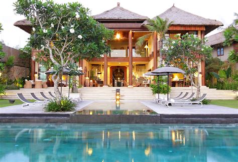 Turning a dull backyard into a mystical tropical paradise. Traditional Balinese Architecture As Seen In Today's Bali Luxury Villas