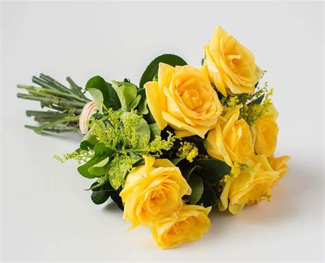 It's also good reassurance that my guy took the. Yellow roses image by Erlinda Pile on For You | Yellow ...