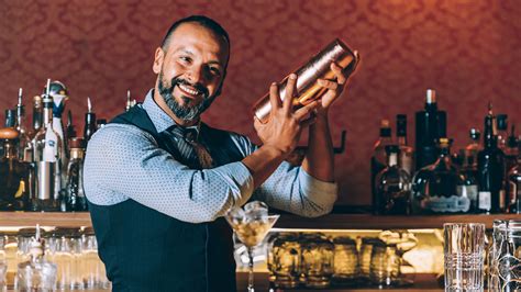 9 Best Qualities Of A Good Bartender