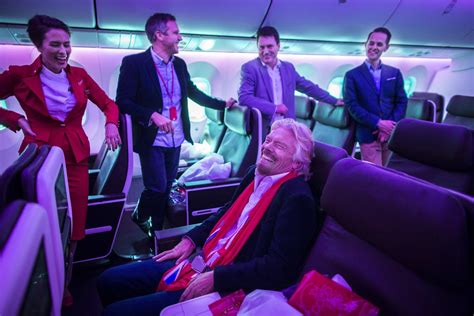 richard branson gets first tour of virgin atlantic s first dreamliner