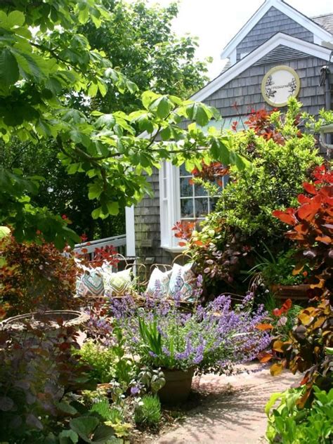 Tour Charming Front Yard Gardens In Nantucket Massachusetts Hgtv